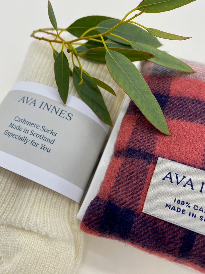 The Relax Cashmere Gift Box For Her