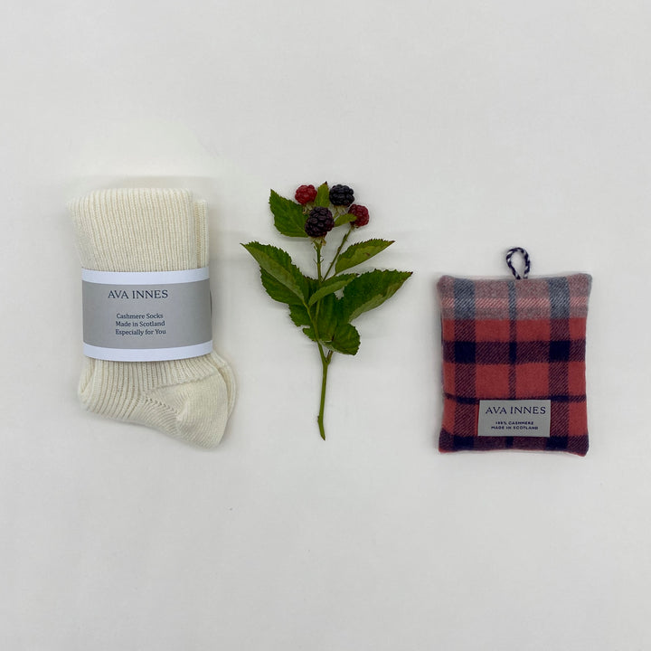 The Relax Cashmere Gift Box For Her